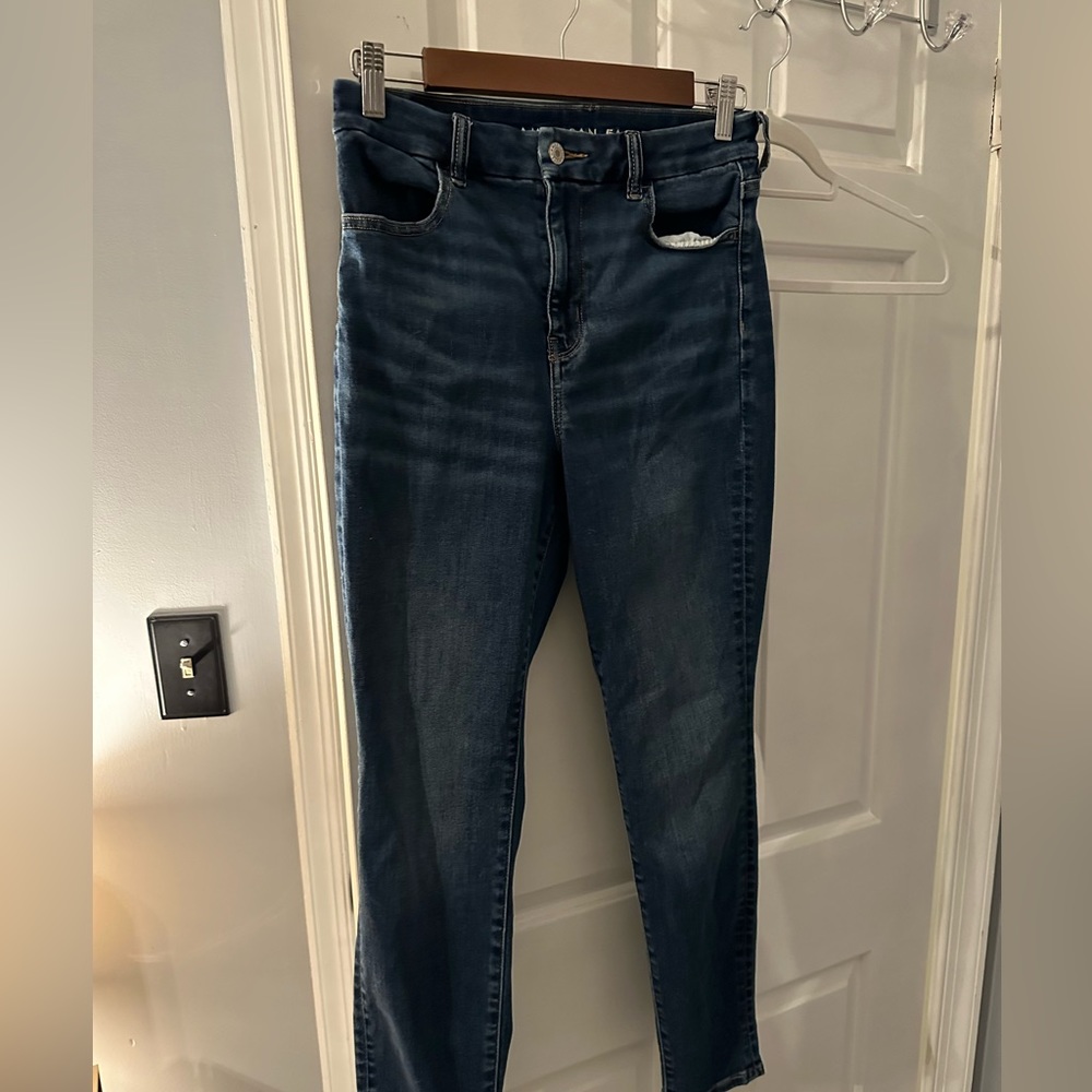 AMERICAN EAGLE NEXT LEVEL STRECH HIGH WAISTED JEANS